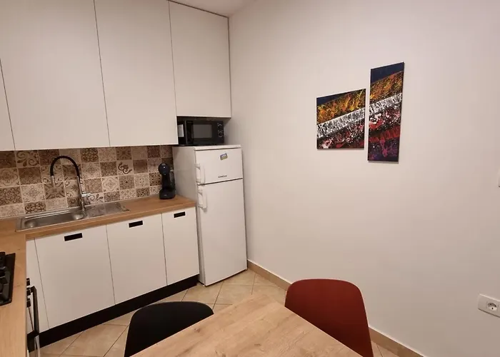 In Zentrumsnaehe Mit Balkon By Interhome Pula