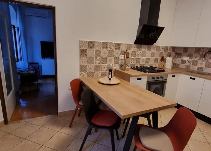 Apartment In Zentrumsnaehe Mit Balkon By Interhome Pula