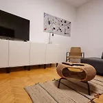 In Zentrumsnaehe Mit Balkon By Interhome *