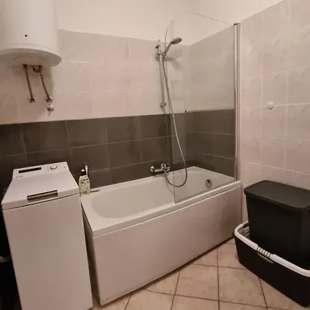 In Zentrumsnaehe Mit Balkon By Interhome Διαμέρισμα Πούλα