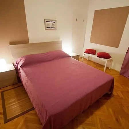 In Zentrumsnaehe Mit Balkon By Interhome Διαμέρισμα