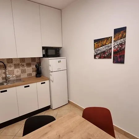 In Zentrumsnaehe Mit Balkon By Interhome Πούλα