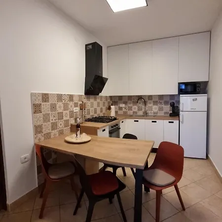 Διαμέρισμα In Zentrumsnaehe Mit Balkon By Interhome
