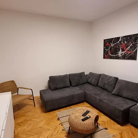 In Zentrumsnaehe Mit Balkon By Interhome