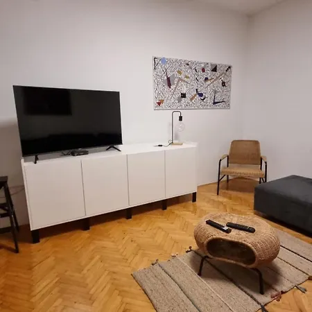 In Zentrumsnaehe Mit Balkon By Interhome Διαμέρισμα